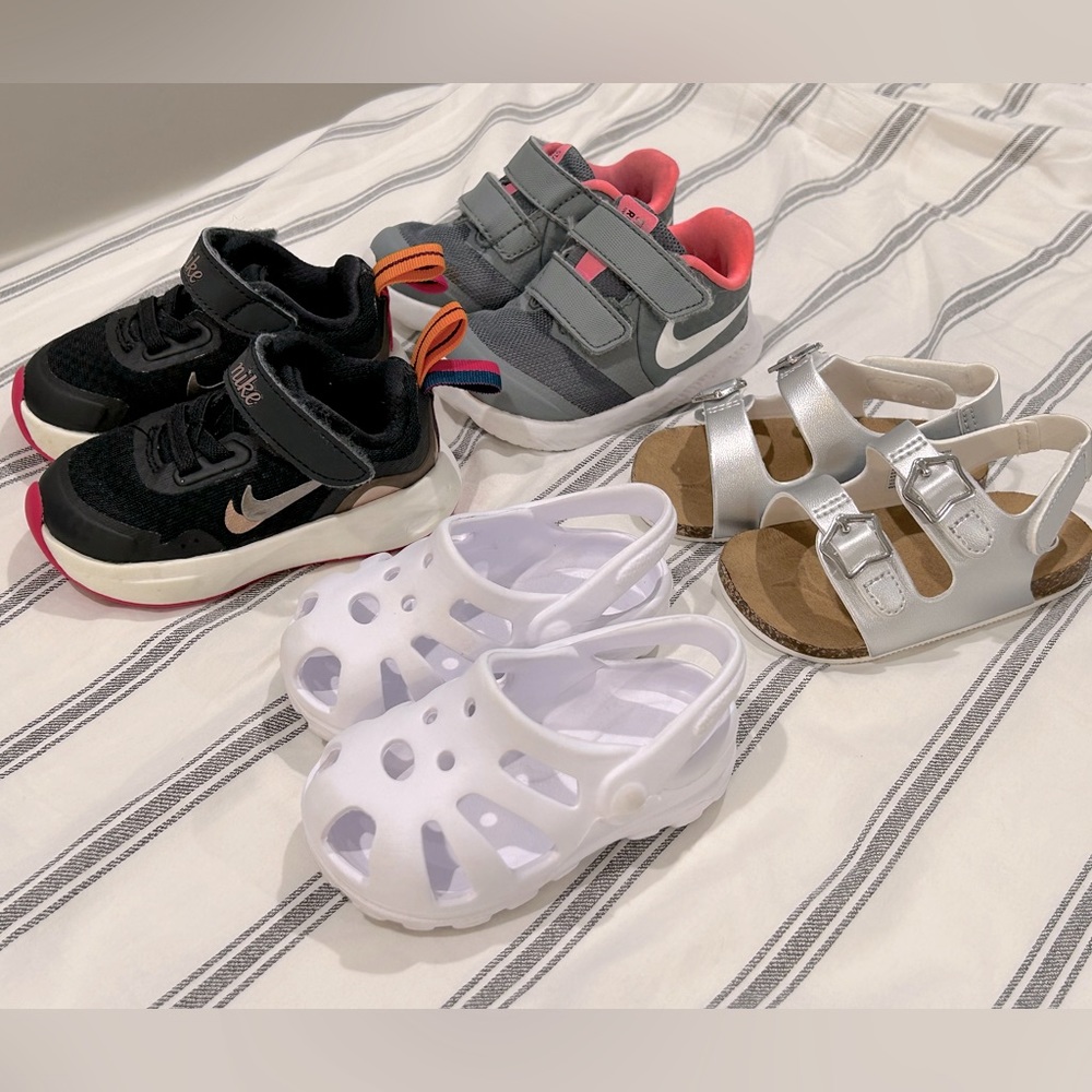 Baby/Toddler Girl‘s shoe bundle (size 4)
